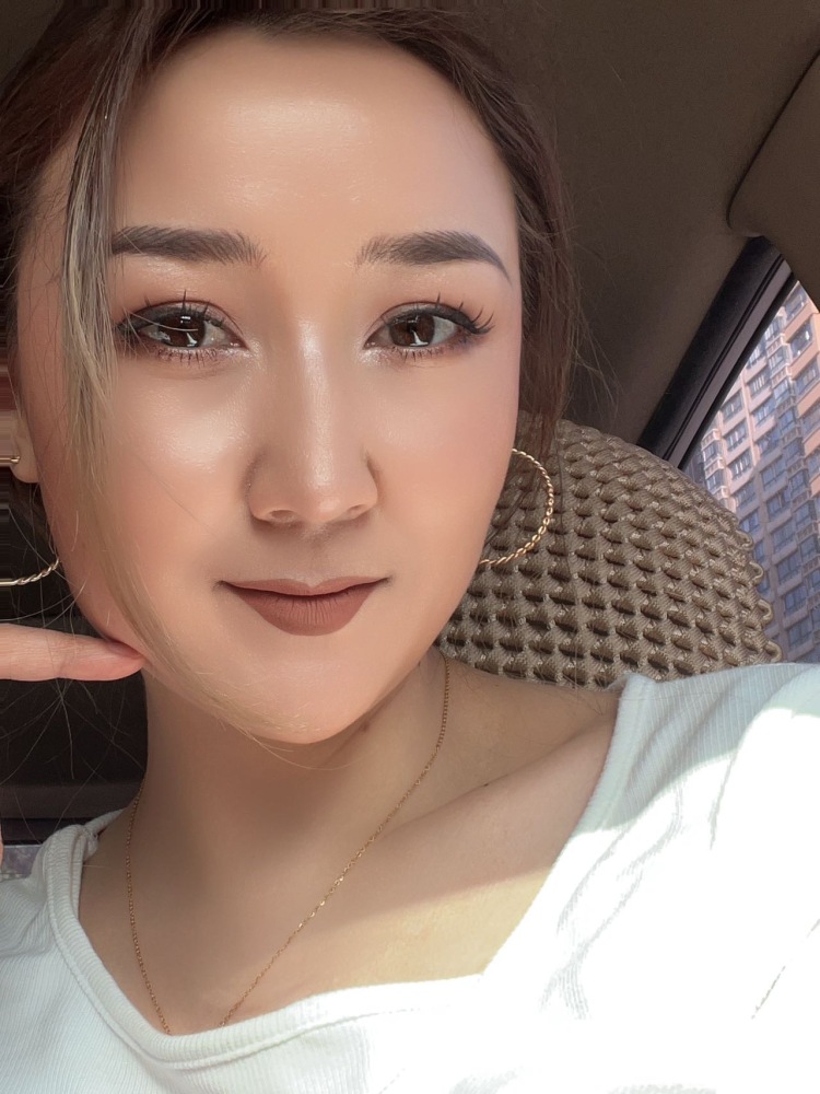 A NERMI总代GvlNaR-陕西省·咸阳市·渭城区-gulnar 虎牙-身高170 体重54 维吾尔族 大大的眼睛 头发长 手指很细(可以拍首饰) 个子高 会搭配衣服和颜色 会修图 会剪映 会星图等软件