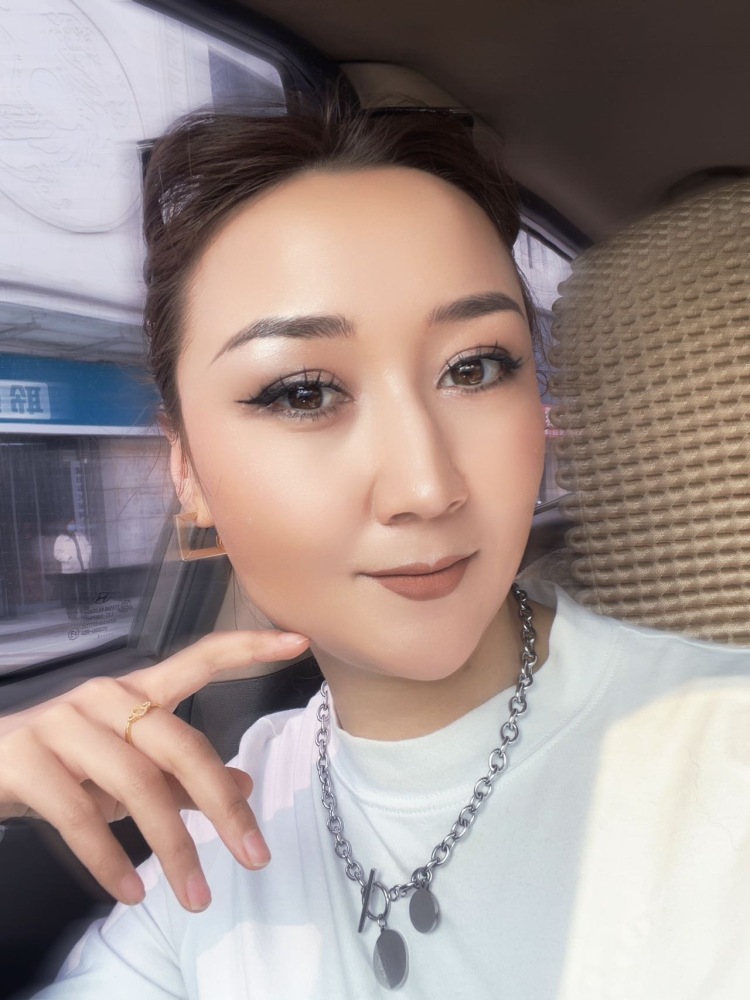 A NERMI总代GvlNaR-陕西省·咸阳市·渭城区-gulnar 虎牙-身高170 体重54 维吾尔族 大大的眼睛 头发长 手指很细(可以拍首饰) 个子高 会搭配衣服和颜色 会修图 会剪映 会星图等软件
