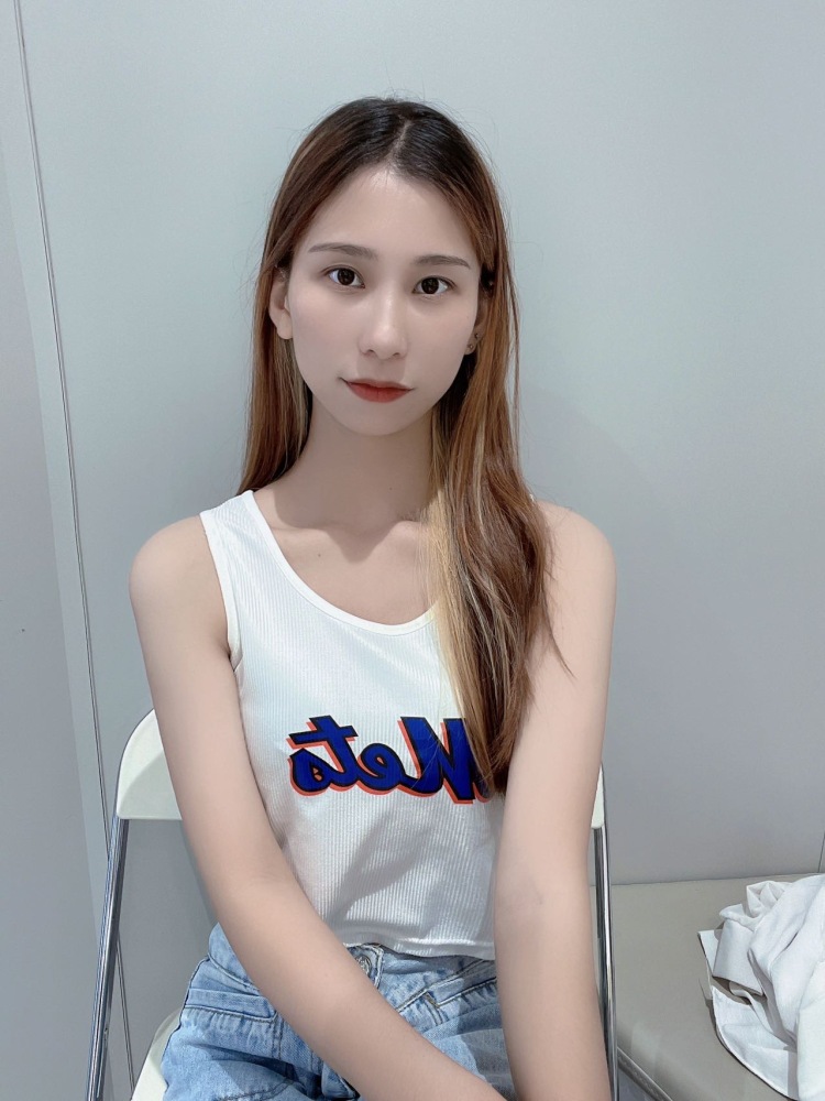 Luv.-广东省·广州市·海珠区--身高161
体重86
需要寄拍的可以找我
什么都可以接单衣服鞋子化妆首饰