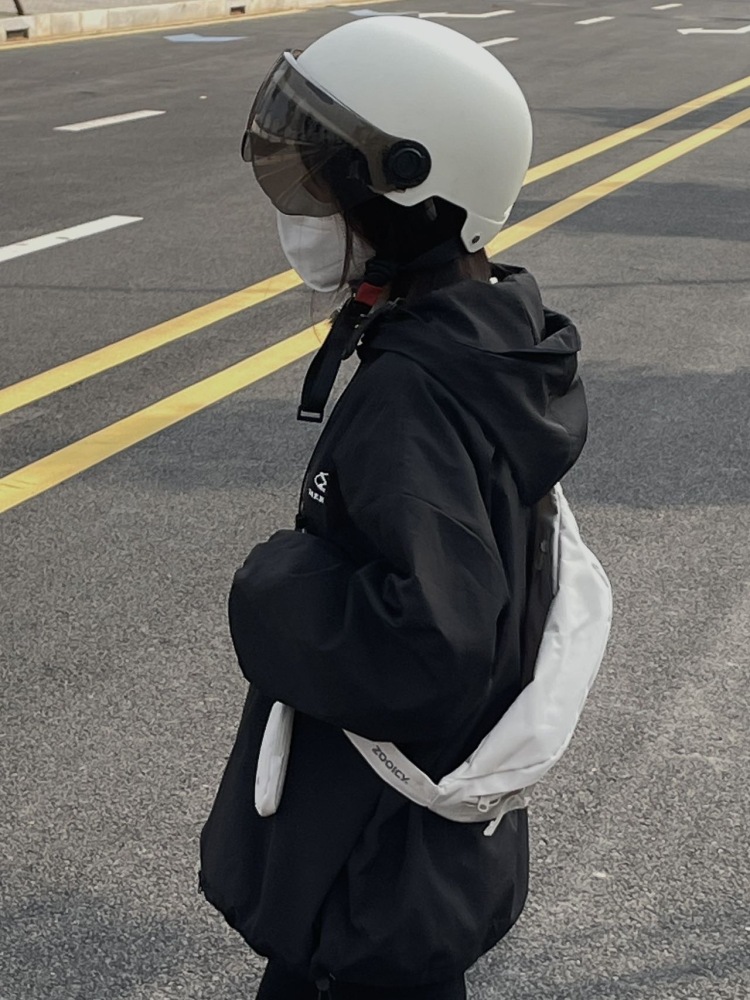Ουρανός-湖南省·长沙市·望城区--擅长拍照，有一个某红薯账号（昵称：佛系设计尸 ）现在想做服装寄拍