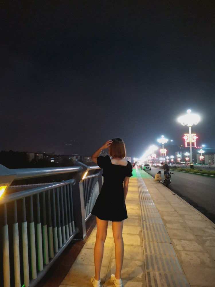 .-山西省·晋城市·城区-抖音，微博-大家好！
我是自由职业哦，可接买家秀 ,网拍 ,种草等的哦平时穿衣风格多样化, 热爱拍照 ,时间充裕
年龄：23
身高：164cm
体重：54kg
会基础摄影，精通修图的哦