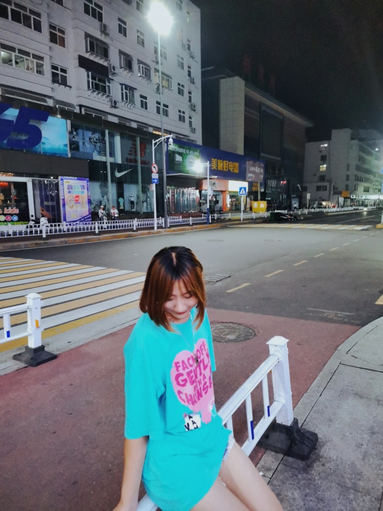 .-山西省·晋城市·城区-抖音，微博-大家好！
我是自由职业哦，可接买家秀 ,网拍 ,种草等的哦平时穿衣风格多样化, 热爱拍照 ,时间充裕
年龄：23
身高：164cm
体重：54kg
会基础摄影，精通修图的哦