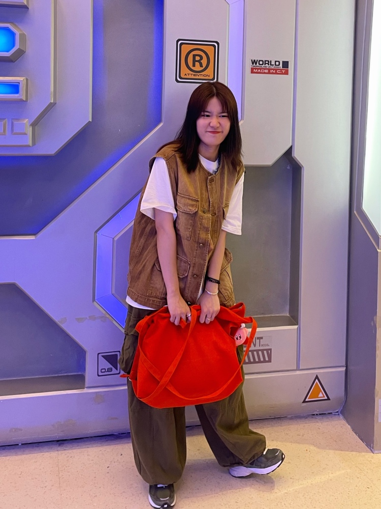 啊莹-广东省·佛山市·南海区--可做买家秀可发平台，网拍，风格百变
服装人服装魂，会p图会穿搭会拍照，高质量买家秀
长期可合作