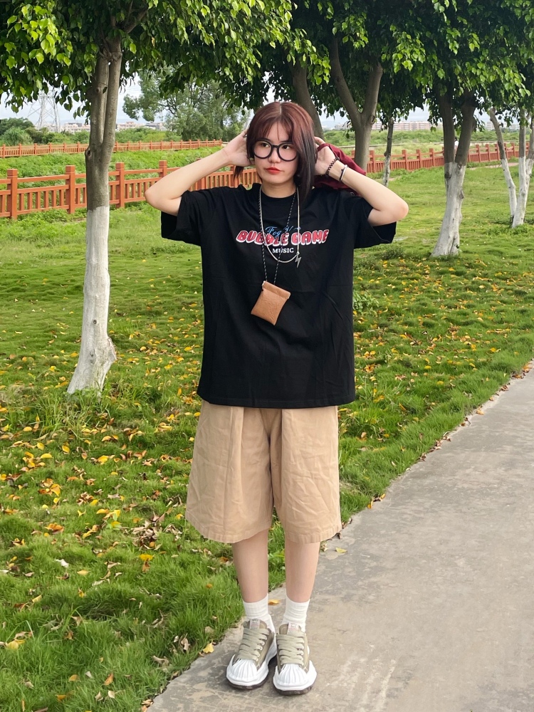 啊莹-广东省·佛山市·南海区--可做买家秀可发平台，网拍，风格百变
服装人服装魂，会p图会穿搭会拍照，高质量买家秀
长期可合作