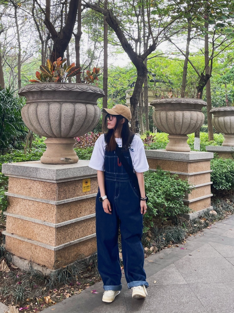 啊莹-广东省·佛山市·南海区--可做买家秀可发平台，网拍，风格百变
服装人服装魂，会p图会穿搭会拍照，高质量买家秀
长期可合作