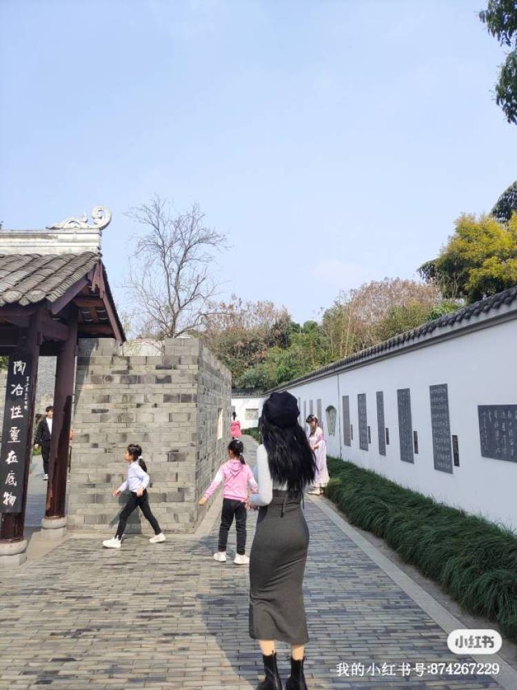 🐯~🐰-四川省·成都市·锦江区-某红薯-我是素人,想接寄拍,好物分享,美瞳,情侣装,性感,显身材的衣服,本人身高173,体重57公斤,经常健身