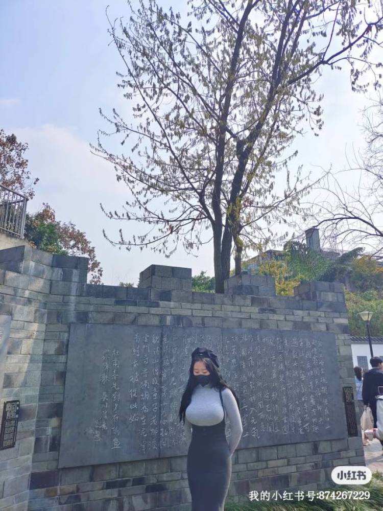 🐯~🐰-四川省·成都市·锦江区-某红薯-我是素人,想接寄拍,好物分享,美瞳,情侣装,性感,显身材的衣服,本人身高173,体重57公斤,经常健身