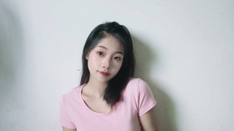 Cc-河南省·郑州市·新郑市-抖音,快手-本人专业学的是服装设计这一块的,会画图,设计服装,做服装成品,兴趣爱好舞蹈,唱歌,喜欢拍照,最近在学化妆,喜欢做美甲