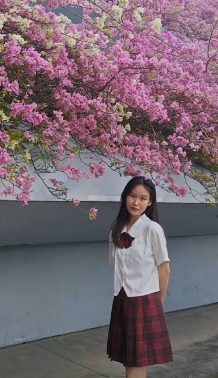 小微-广东省·东莞市·东城街道-快手,某红薯-身高164,体重48kg,喜欢拍照,穿衣风格多样,各种风格可尝试
