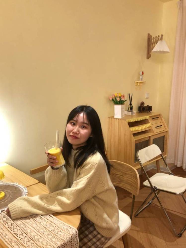 小微-广东省·东莞市·东城街道-快手,某红薯-身高164,体重48kg,喜欢拍照,穿衣风格多样,各种风格可尝试