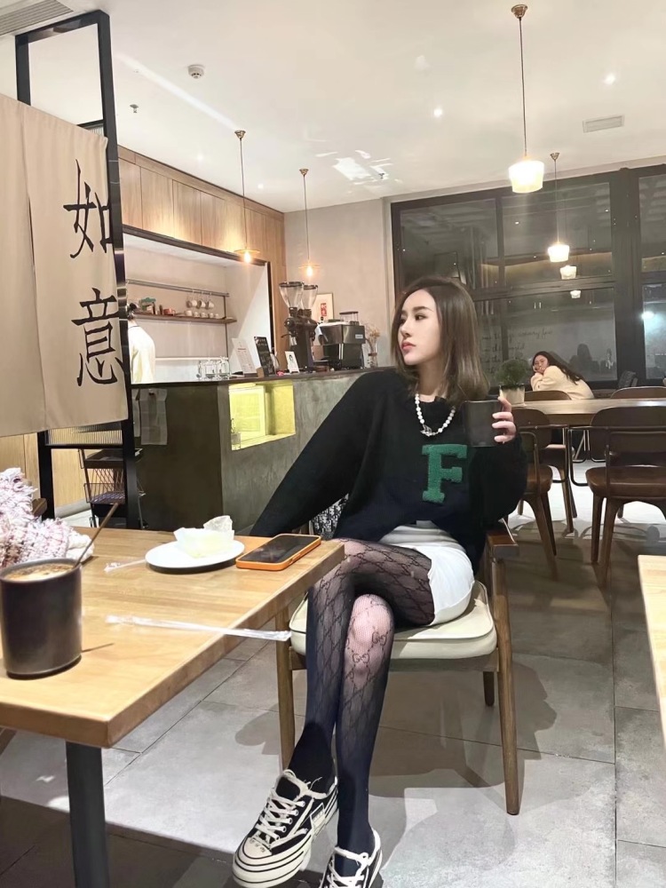 C-贵州省·遵义市·红花岗区-抖音-素人模特 接寄拍首饰 服装适合纯欲/辣妹风格 希望商家可以看到我
22岁 身高163 体重41kg 擅长修图 拍摄 剪辑视频