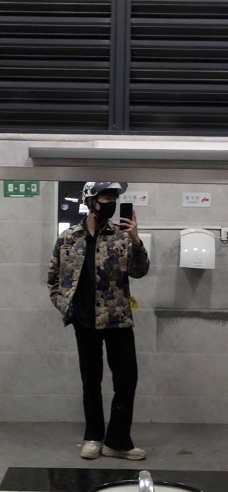李羽白-广东省·东莞市·东城街道-快手-我有两年的美发经验,对事物有一定审美,更能懂得搭配,如何让你的服装穿出高级感,休闲风,唯美风,酷拽风都可以