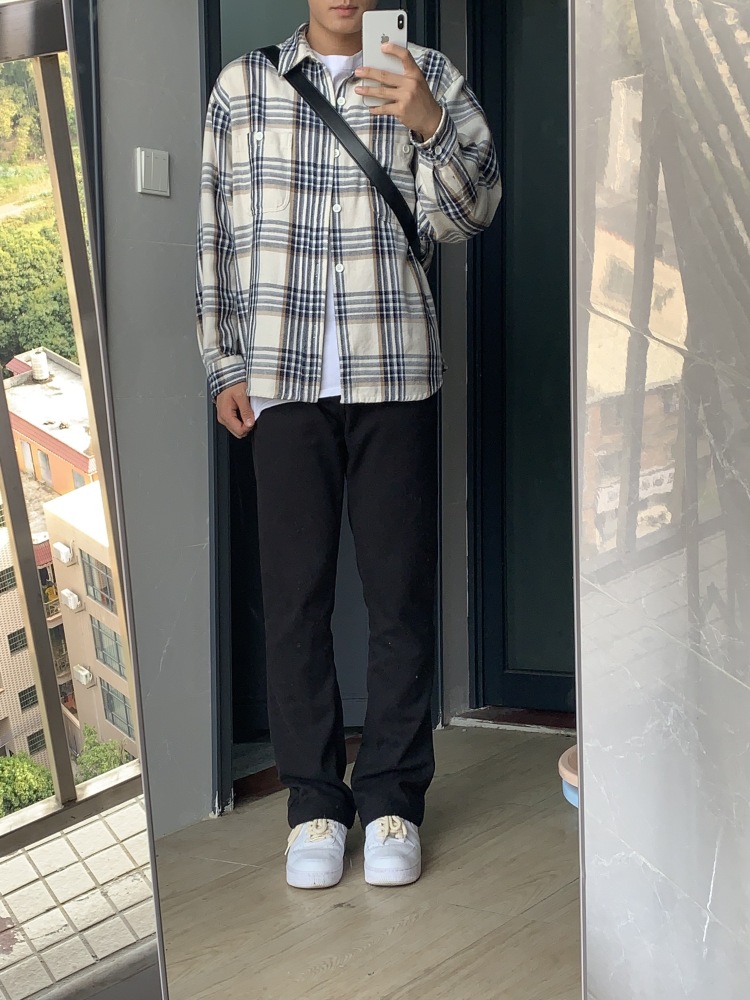 子钦-广东省·广州市·白云区--好看穿搭分享男大学生日常爱穿搭爱分享到个平台推广佣金可以低最近在我也是小白多多指教很听话拍照按要求