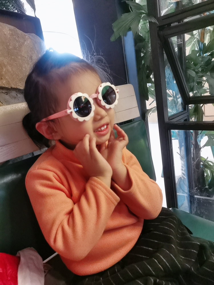 Miss Zhang-江苏省·徐州市·沛县--大家好，我叫糖糖，今年四岁，身高105cm，体重17kg，我是个非常爱美，爱打扮的小公主，爱拍照，爱唱歌，爱跳舞，希望大家喜欢