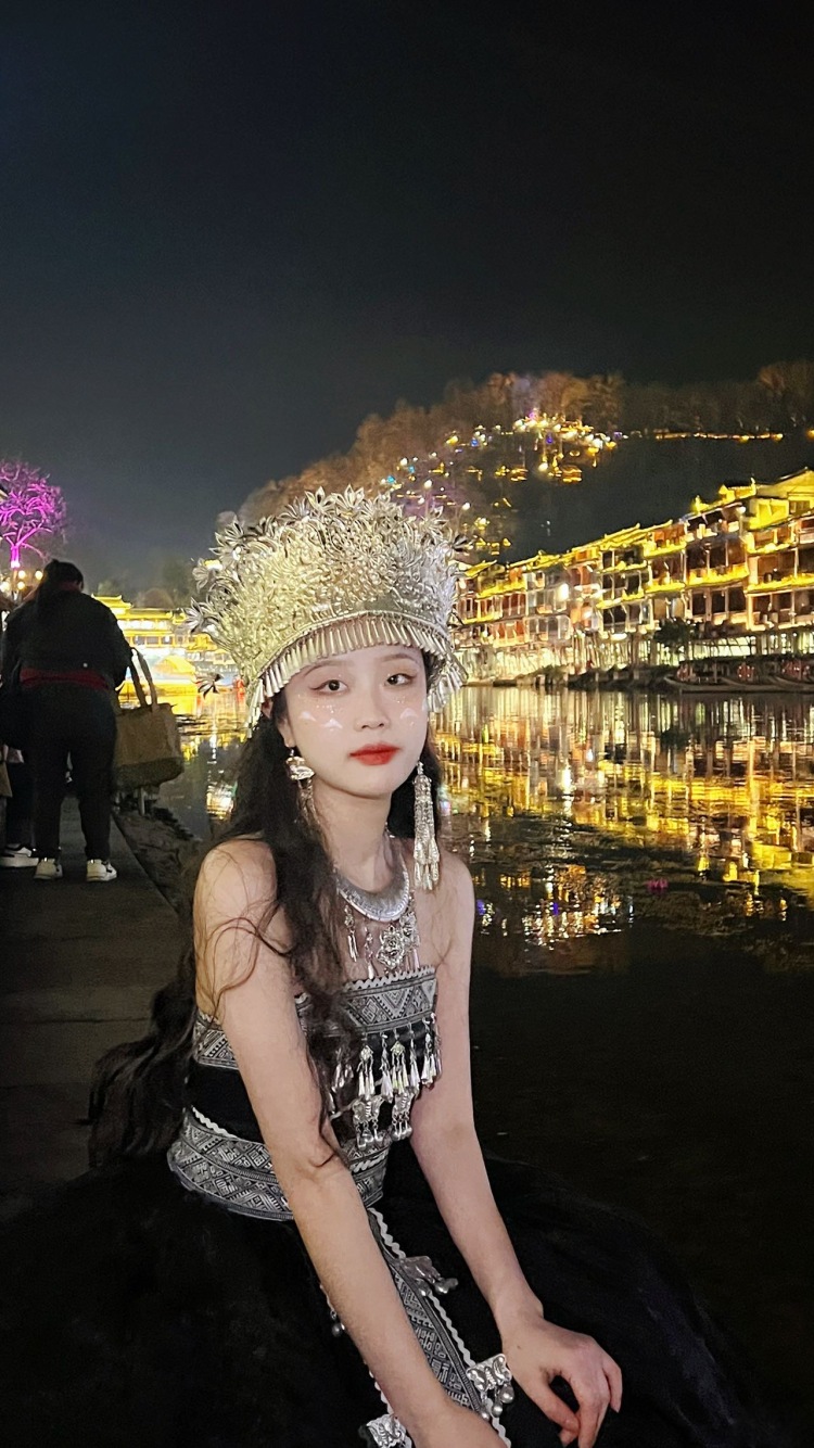 -重庆市·重庆市·南岸区--本人爱好拍照（可接寄拍）淘宝等平台的评论，衣服，首饰，包包等东西