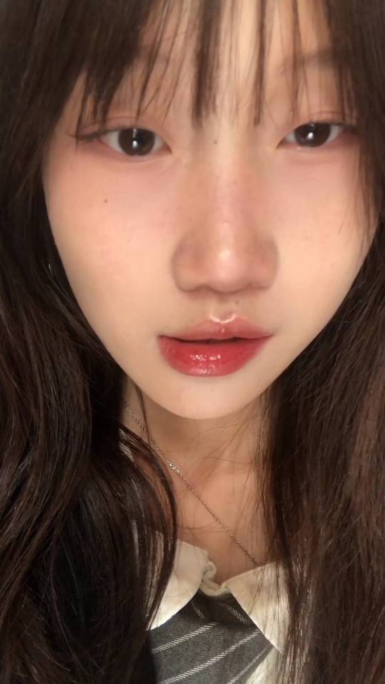 Kittychicha-湖南省·邵阳市·新邵县--喜欢拍照，长相甜美，身高160体重90，不接受不好名义上的单，可以有置换单