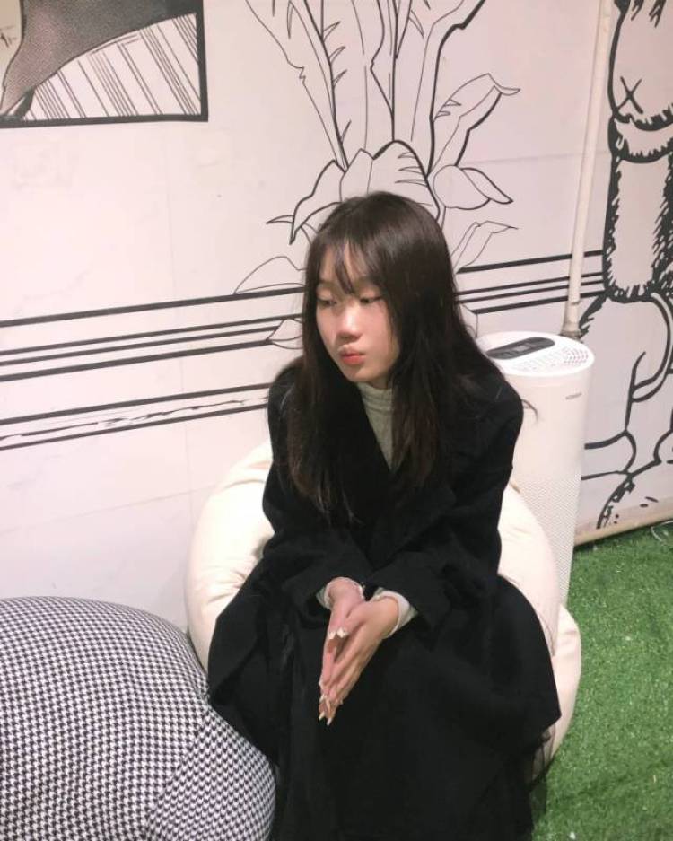 Kittychicha-湖南省·邵阳市·新邵县--喜欢拍照，长相甜美，身高160体重90，不接受不好名义上的单，可以有置换单