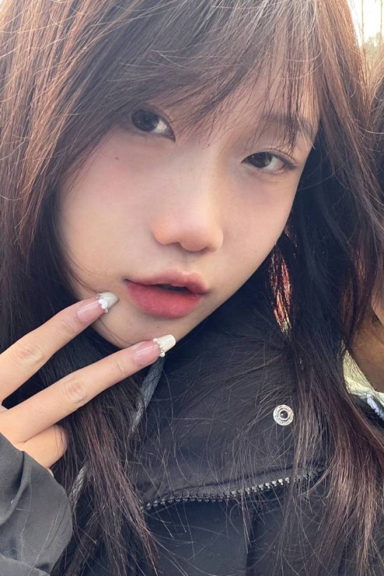 Kittychicha-湖南省·邵阳市·新邵县--喜欢拍照，长相甜美，身高160体重90，不接受不好名义上的单，可以有置换单