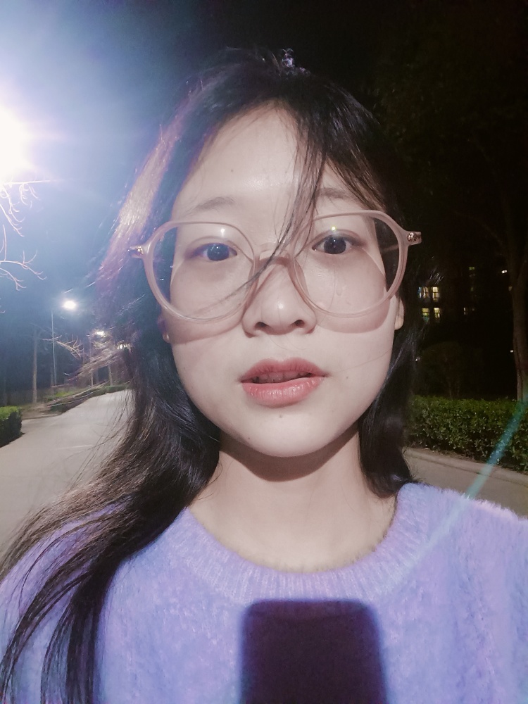 🎈-河南省·郑州市·新郑市--在校大学生,喜欢穿漂亮衣服,爱打扮。想要做兼职,可以做买家秀,开箱测评。平时爱拍照,是一个甜妹