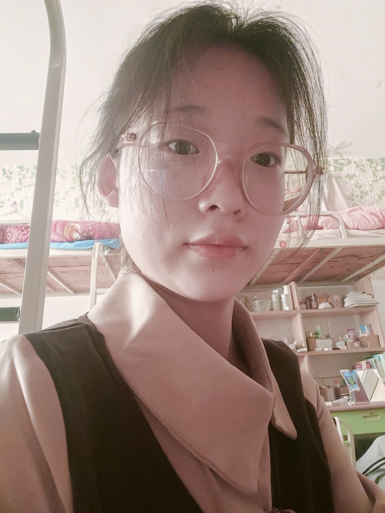 🎈-河南省·郑州市·新郑市--在校大学生,喜欢穿漂亮衣服,爱打扮。想要做兼职,可以做买家秀,开箱测评。平时爱拍照,是一个甜妹