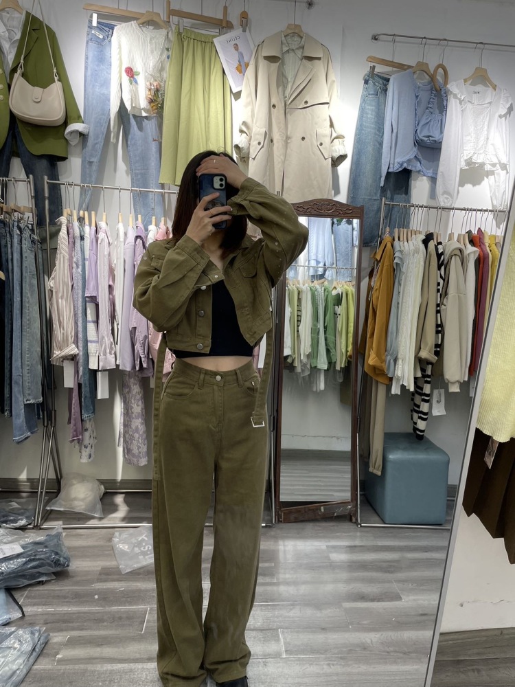 Katty0818~-浙江省·杭州市·上城区-抖音,微博,某红薯-164净身高108斤,身材均匀,梨形身材偏沙漏身材,比例比较好!风格多样,日系甜美,甜辣,淑女气质,性感,拽酷,工作制服都可~
擅长搭配,擅长拍照拍视频,会修图也会剪辑
接单包括服饰搭配,服装搭配,美