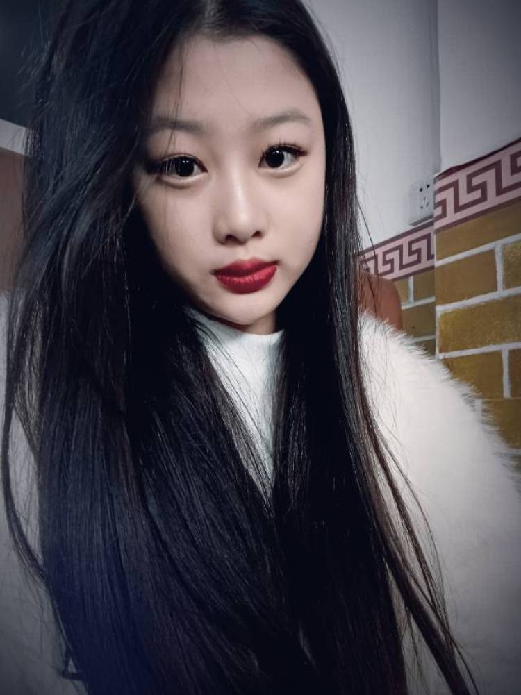 .-浙江省·温州市·鹿城区-快手-身高160体重95爱拍照会搭配服装,性格活泼开朗喜欢外景拍摄