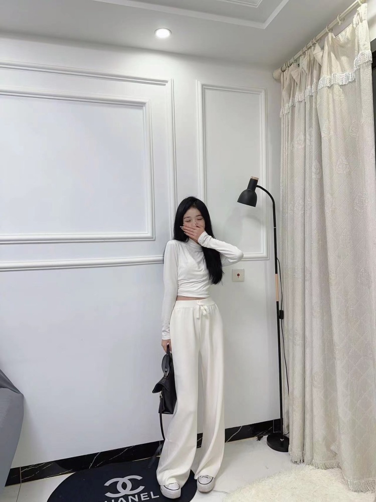 NanaZi-娜娜子-云南省·昆明市·五华区-抖音-接寄拍，主图详情页，风格可商，价格可商，脾气好，耐心好，身高162，体重40。