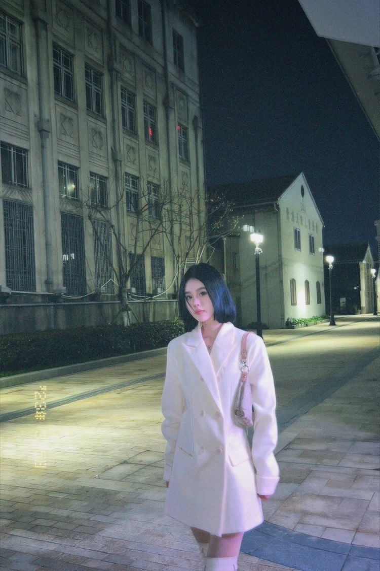 Liliy-浙江省·宁波市·江北区-抖音某红薯-会拍照 会p图 出图快 有耐心 不墨迹 
身高172厘米 体重116斤