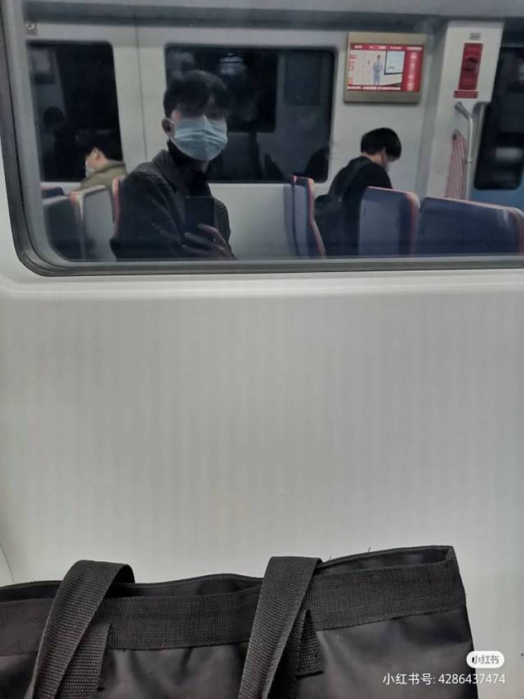天真无邪-浙江省·台州市·温岭市-某红薯-爱好摄影,爱听音乐,喜欢尝试各种服装与发型,喜欢去不同的地方打卡,想成为像张亮一样的男人