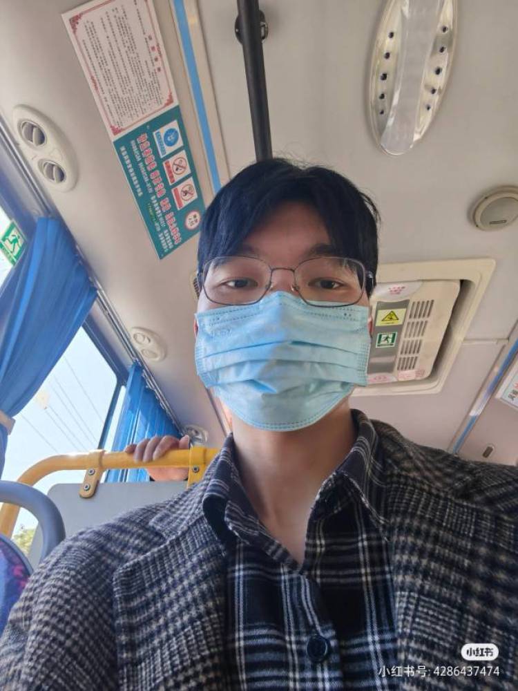 天真无邪-浙江省·台州市·温岭市-某红薯-爱好摄影,爱听音乐,喜欢尝试各种服装与发型,喜欢去不同的地方打卡,想成为像张亮一样的男人