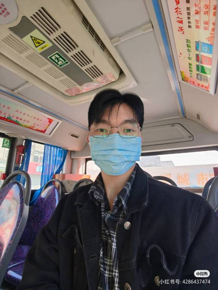 天真无邪-浙江省·台州市·温岭市-某红薯-爱好摄影,爱听音乐,喜欢尝试各种服装与发型,喜欢去不同的地方打卡,想成为像张亮一样的男人