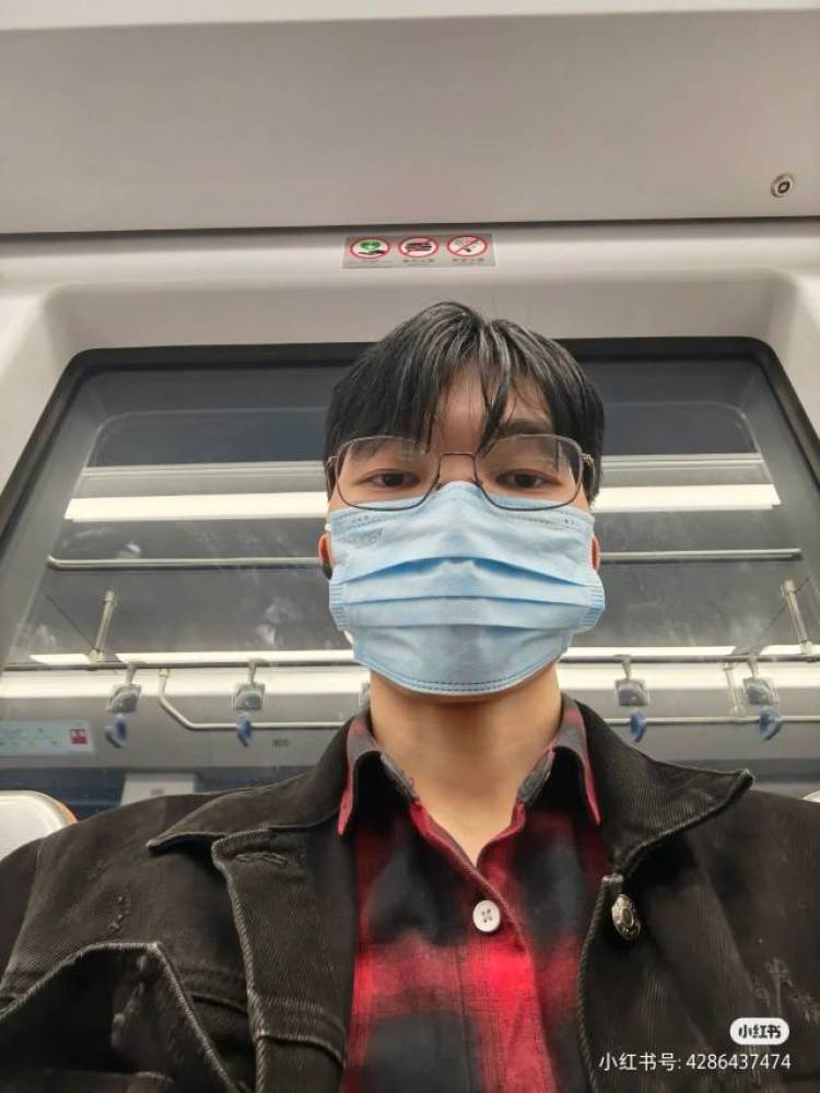 天真无邪-浙江省·台州市·温岭市-某红薯-爱好摄影,爱听音乐,喜欢尝试各种服装与发型,喜欢去不同的地方打卡,想成为像张亮一样的男人