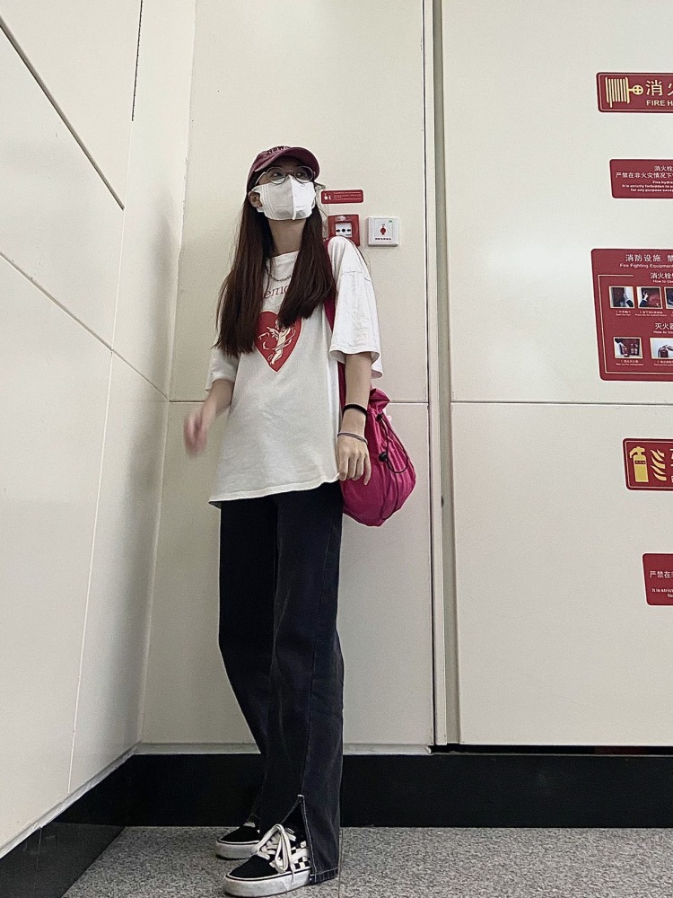 不跟你玩了嘛-广东省·佛山市·禅城区--身高161体重42kg
热爱拍照 会自己化妆拍照会修图
有个人风格和审美 也喜欢尝试不同的风格
