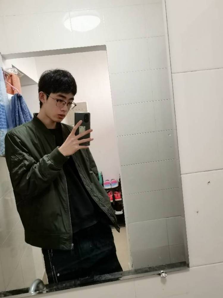 李伟龙-江苏省·苏州市·相城区-抖音,B站-买家秀,模特兼职。183,60kg,43-44码,大二在读,形象气质佳。会穿搭,愿接服装,配饰,鞋包的网拍。
