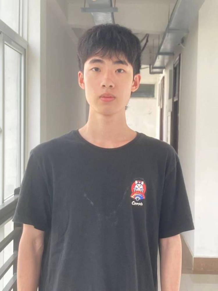 李伟龙-江苏省·苏州市·相城区-抖音,B站-买家秀,模特兼职。183,60kg,43-44码,大二在读,形象气质佳。会穿搭,愿接服装,配饰,鞋包的网拍。