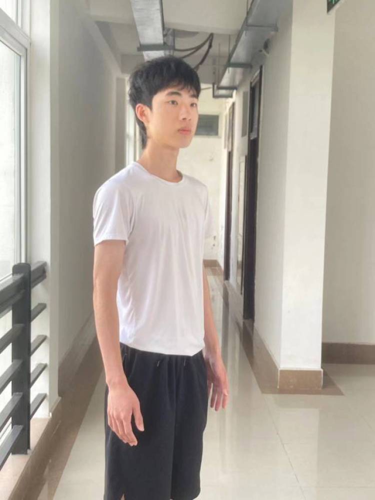 李伟龙-江苏省·苏州市·相城区-抖音,B站-买家秀,模特兼职。183,60kg,43-44码,大二在读,形象气质佳。会穿搭,愿接服装,配饰,鞋包的网拍。