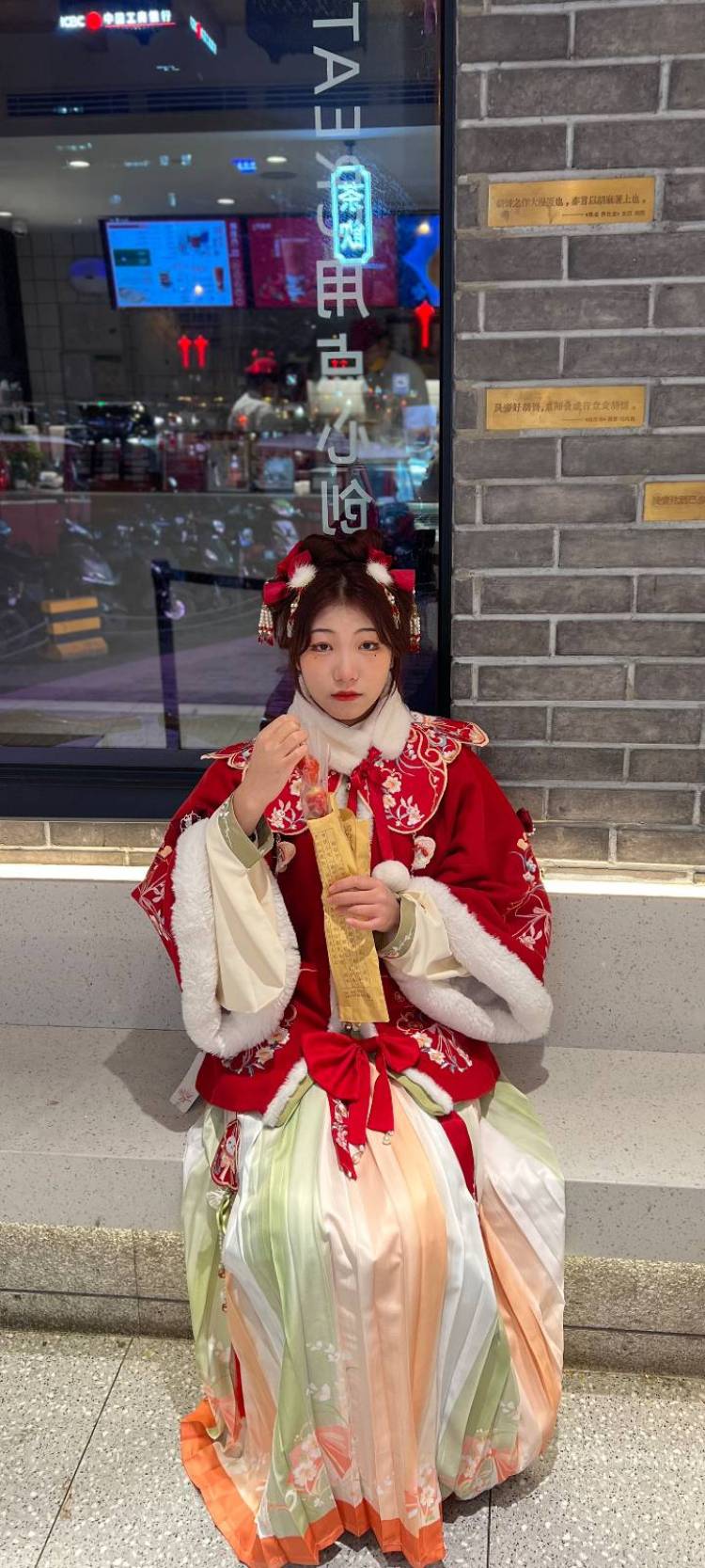 肆-陕西省·汉中市·汉台区-快手-接单服装之类的,本人诚信合作。在本人范围之内也可以约拍身材教好室内室外都OK(不接内衣内裤)