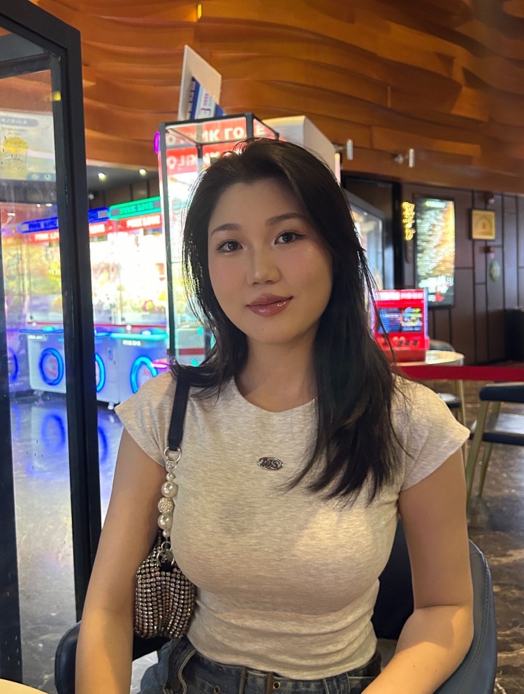 J-广东省·深圳市·南山区-抖音-hallo 这里是琪琪 常驻广东深圳 我是一个热爱拍照化妆p图的女孩儿 可以接 买家秀 寄拍赠拍
身高:163 cm
体重:110斤