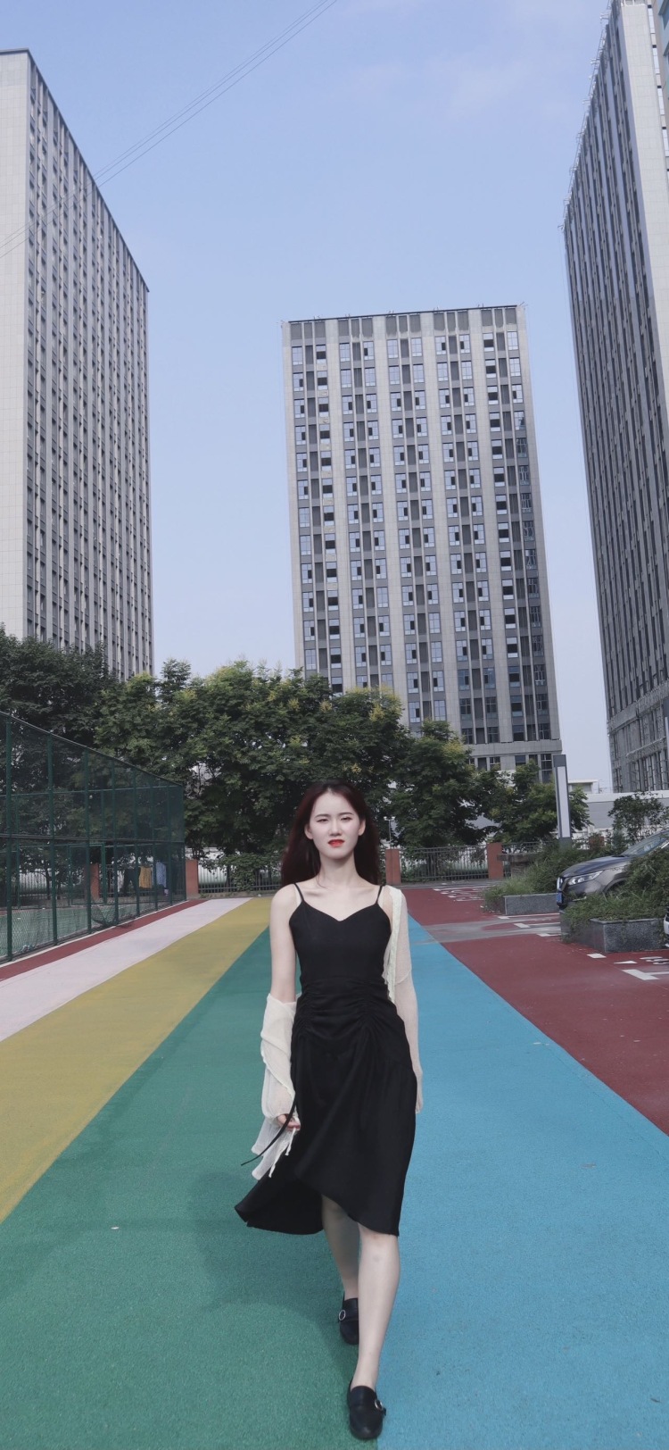 🌻빛나-广东省·广州市·天河区-抖音/某红薯/B站/微博-属于较上镜的类型,身高170/体重56kg,上半身偏瘦,锁骨和脸型很骨干,风格多变
喜欢各种穿搭、发饰、耳饰、项链、帽子等等
个人有相机,喜欢摄影记录美好生活,会修图会拍照,喜欢唱歌跳舞,性格活泼开朗