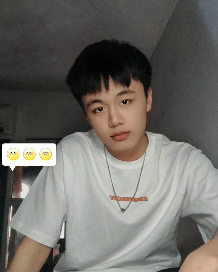 追梦少年-湖南省·株洲市·天元区--爱好拍照📷会修图片接赠拍哦块来私信我吧!只接赠拍,我接男装的衣服拍摄🎬谢谢🙏或者男女同款或者情侣装都可以拍哦体重60身高168