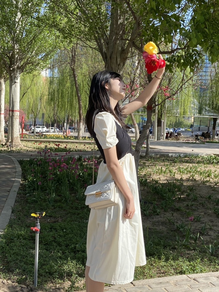 不循环的缘-内蒙古自治区·鄂尔多斯市·东胜区-快手-本人可接寄拍衣服，鞋子，包包，丝袜 饰品均可前期可免费试用，平面模特兼职。
年龄：19
身高：168CM
体重：49KG