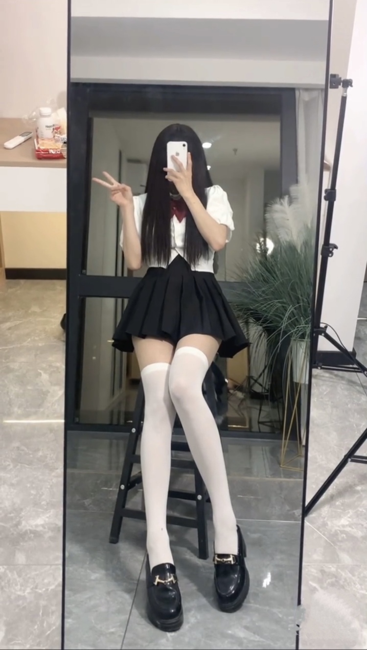 Tomrrow-广东省·深圳市·罗湖区--会拍照 会p图 剪辑 并且审美在线 可以拍出您想要的买家秀