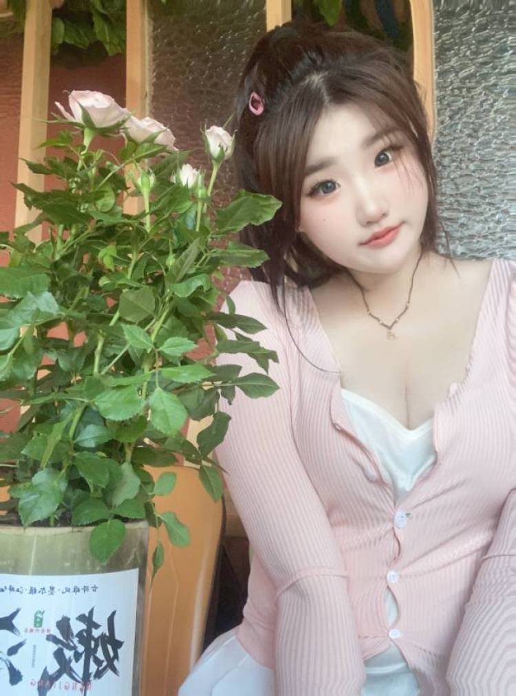@公主不饿_-黑龙江省·黑河市·嫩江市-某红薯-网店寄拍/买家秀
身高175
可寄拍 送拍
会p图 小红薯测评
纯欲风 可爱 休闲 内衣 均可