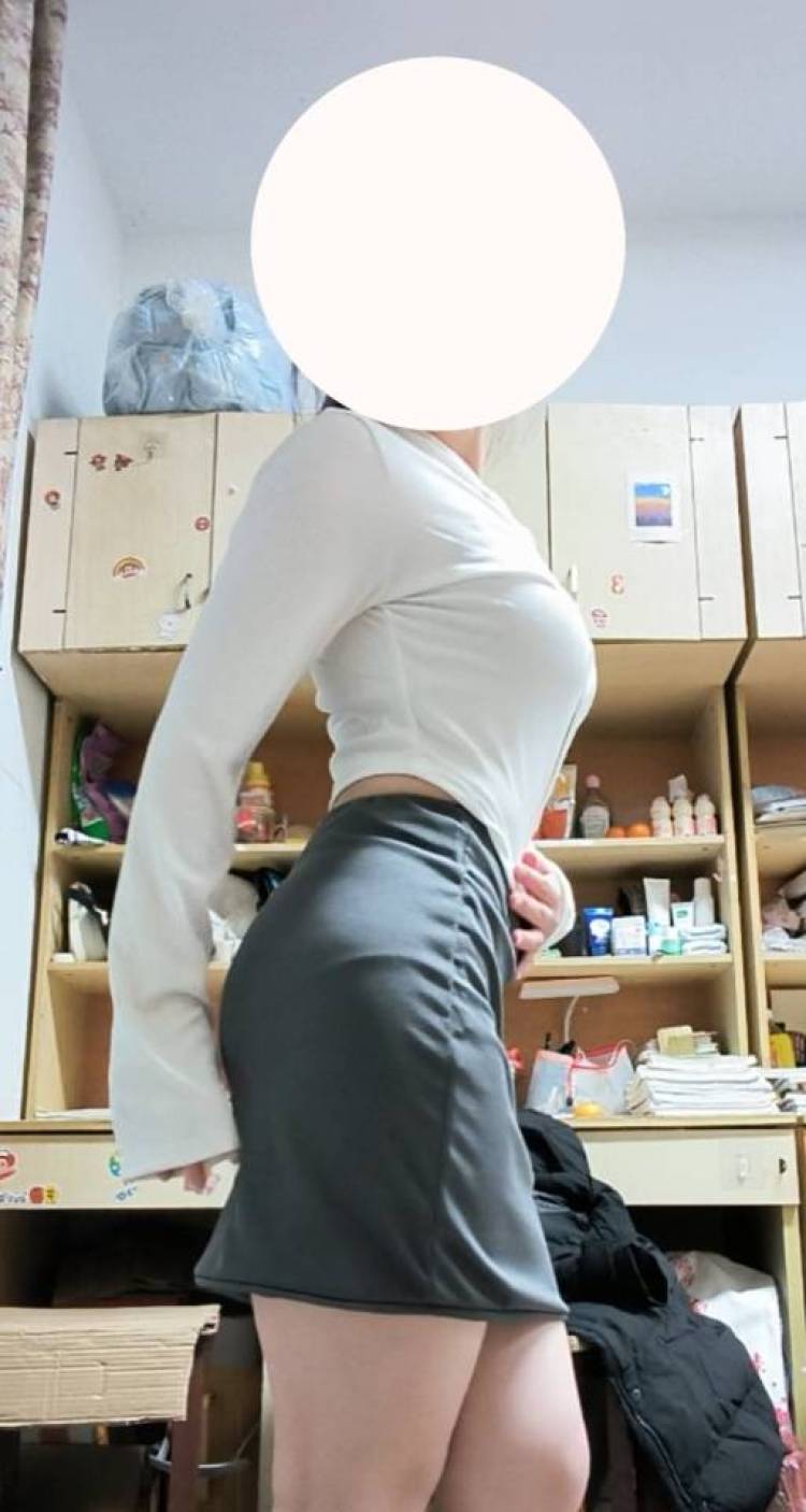 粽子-安徽省·阜阳市·颍州区--买家秀,喜欢画画,自学一点爵士。拍照技术还可以,可露脸,风格大致甜妹纯欲,性格也可以,宽松的衣服不大行
