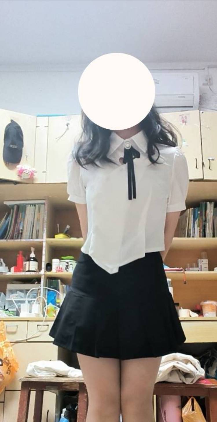 粽子-安徽省·阜阳市·颍州区--买家秀,喜欢画画,自学一点爵士。拍照技术还可以,可露脸,风格大致甜妹纯欲,性格也可以,宽松的衣服不大行