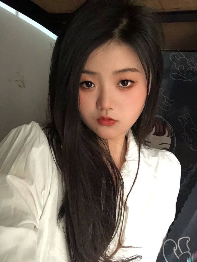少⁷一点⁸-广东省·惠州市·惠城区--诚信接寄拍 服装 首饰 美瞳 身高160 体重92斤 会p图 需要酷girl风格 欧美可爱气质少年感的我都🉑️ 暴露的衣服我不接 欢迎老板来滴滴 有意向详谈