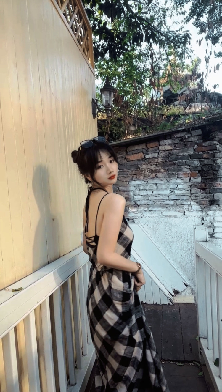 °猫九-贵州省·贵阳市·南明区-抖音-·接寄拍！！！
·抖🎵平台已有1000+粉丝，粉丝数量也在日益增长！
·会拍照📷  会P图  会录制视频  会剪辑视频
艺名：猫九
年龄：23
身高：165CM
体重：42KG
粉丝：78万
坐标：贵