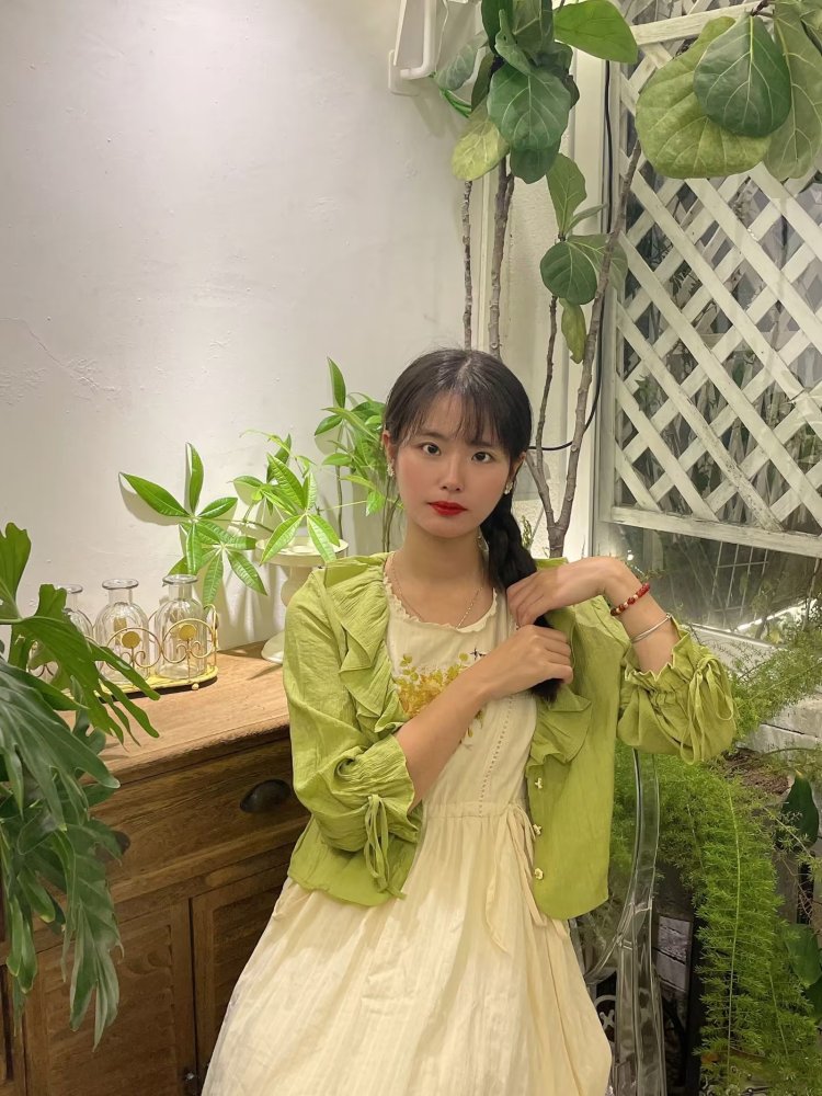 小陈爱吃螺蛳粉-广东省·揭阳市·榕城区-抖音,小红薯-第一次接触这个,我本人比较喜欢拍照打扮,所以想在网上接寄拍,买家秀或者卖家秀都可以😌