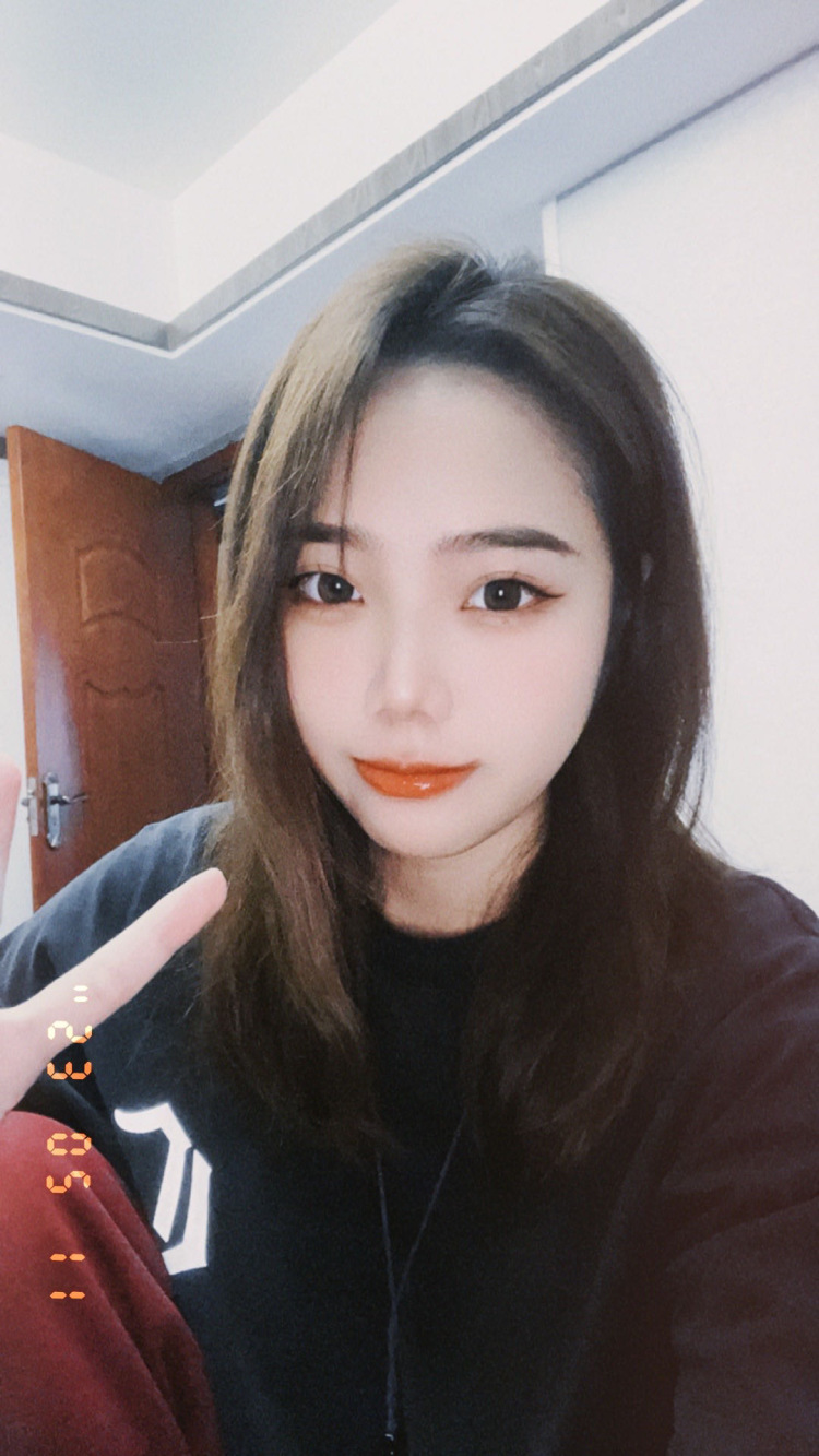 小蛇-广东省·潮州市·湘桥区-抖音-平时穿着比较中性风,或者辣妹,除了裙子其他都可以驾驭,也喜欢记录生活抖音短视频创作