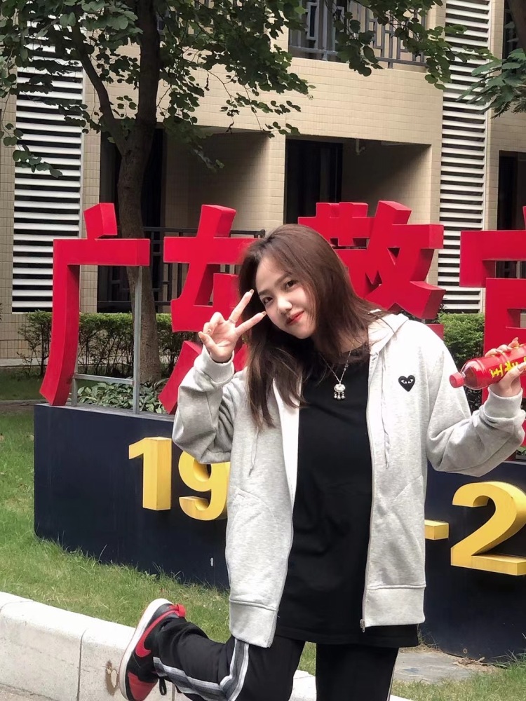 小蛇-广东省·潮州市·湘桥区-抖音-平时穿着比较中性风,或者辣妹,除了裙子其他都可以驾驭,也喜欢记录生活抖音短视频创作